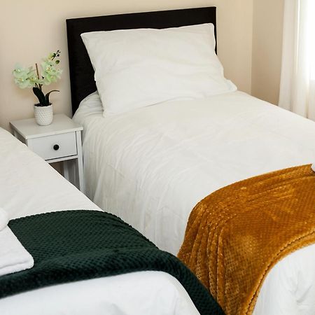 Avril Warwickshire Home Stay Nuneaton Ngoại thất bức ảnh