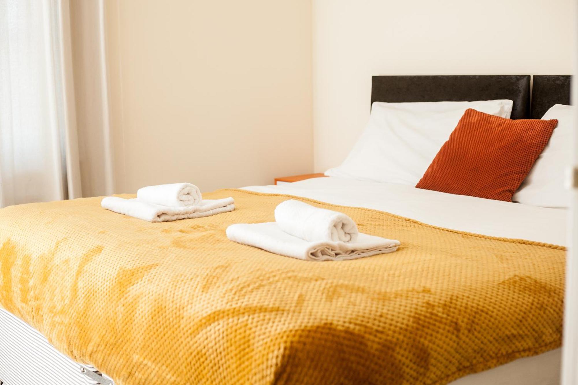 Avril Warwickshire Home Stay Nuneaton Ngoại thất bức ảnh