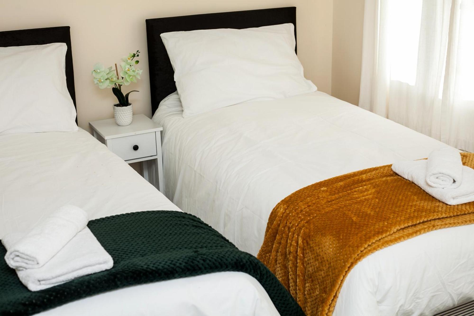 Avril Warwickshire Home Stay Nuneaton Ngoại thất bức ảnh