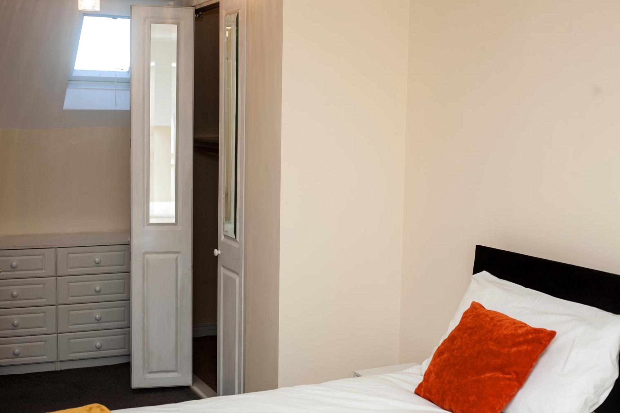 Avril Warwickshire Home Stay Nuneaton Ngoại thất bức ảnh