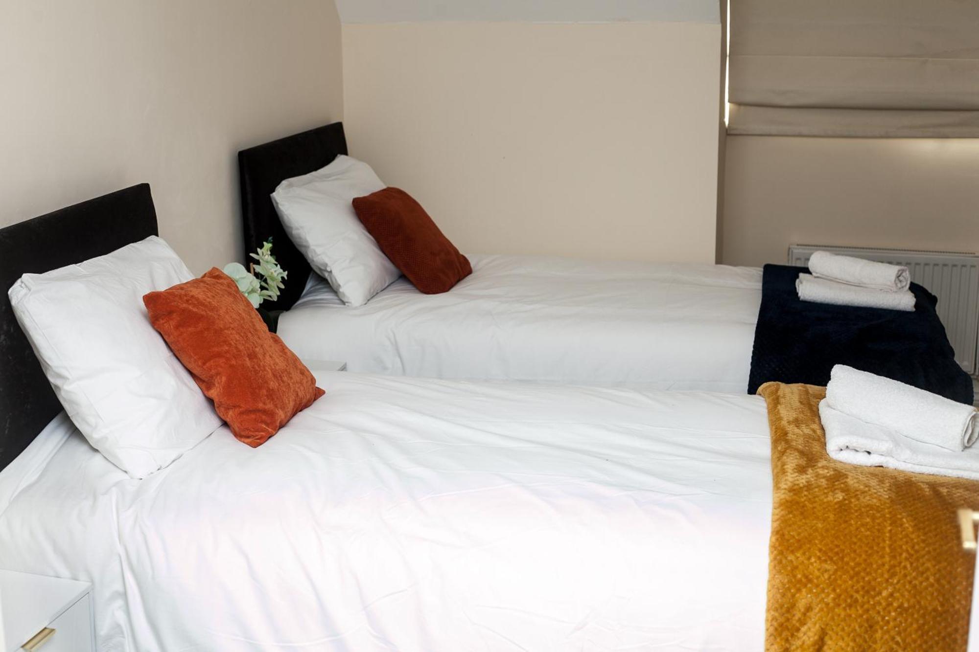 Avril Warwickshire Home Stay Nuneaton Ngoại thất bức ảnh