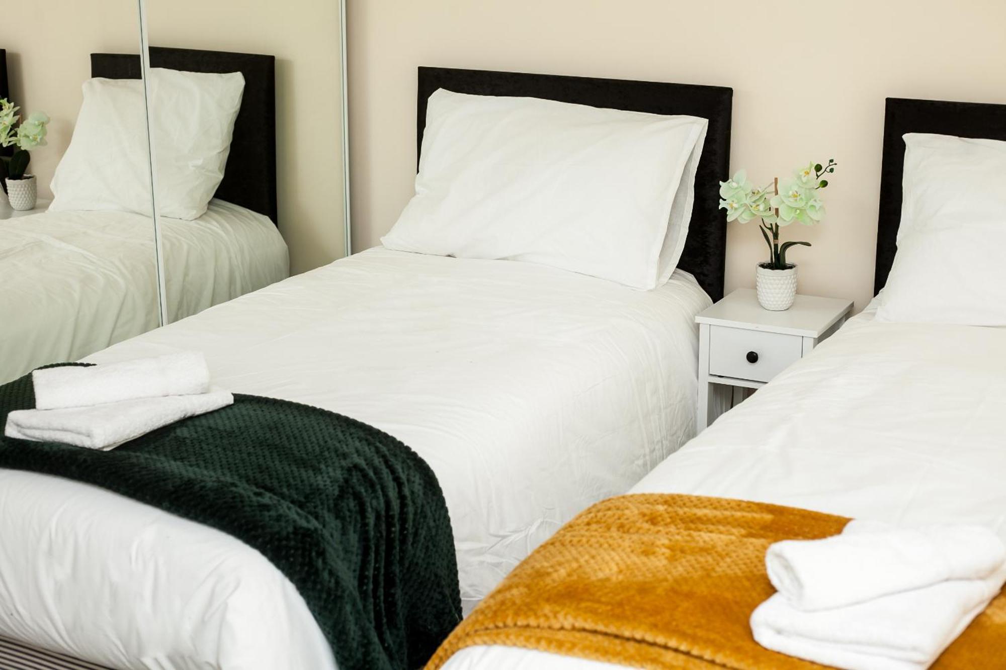 Avril Warwickshire Home Stay Nuneaton Ngoại thất bức ảnh