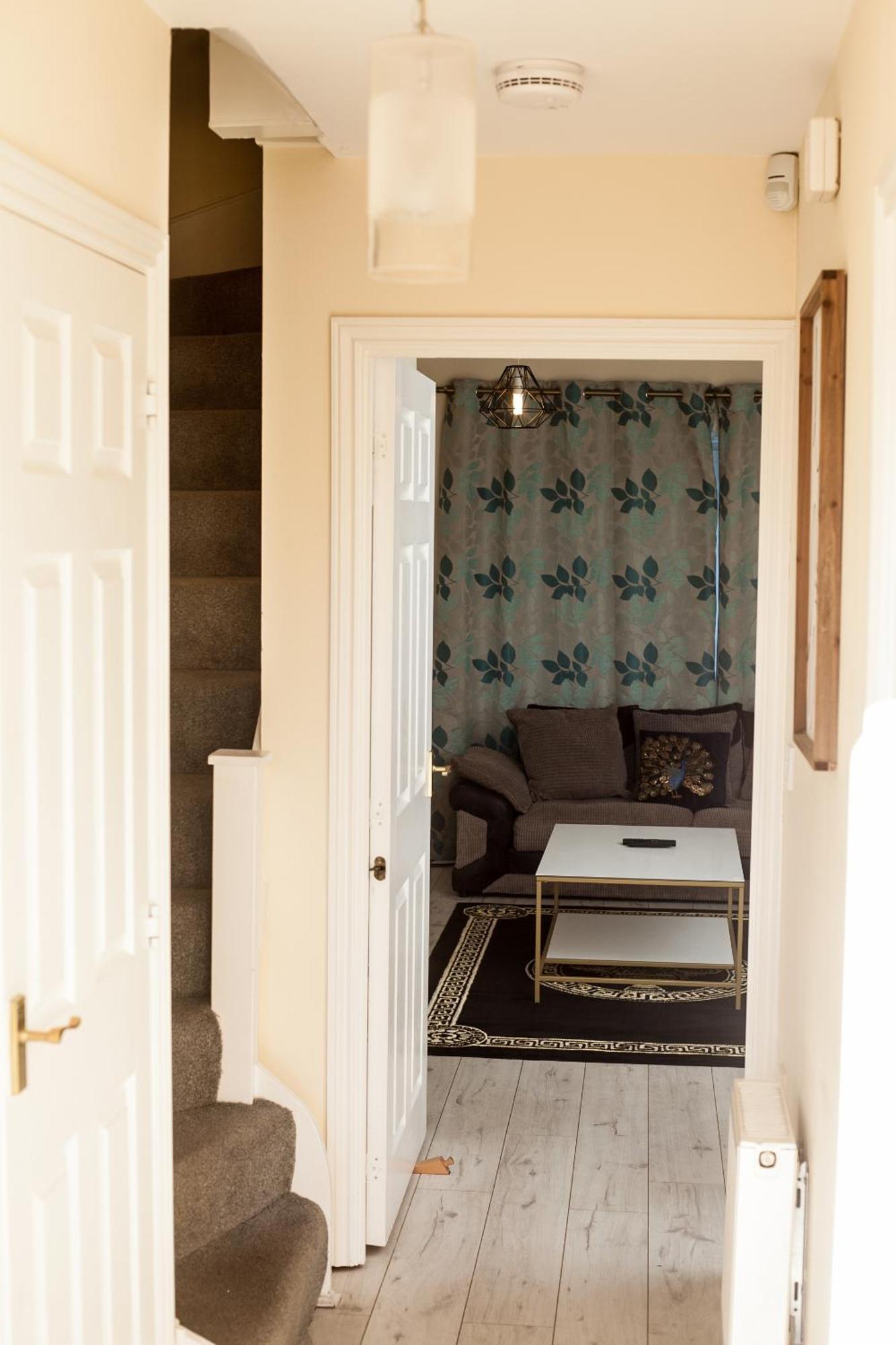 Avril Warwickshire Home Stay Nuneaton Ngoại thất bức ảnh