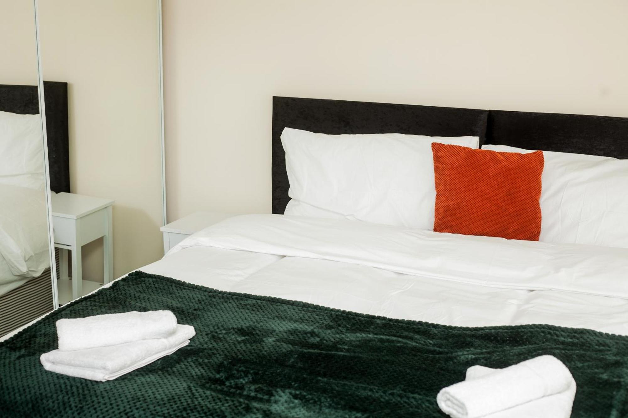 Avril Warwickshire Home Stay Nuneaton Ngoại thất bức ảnh