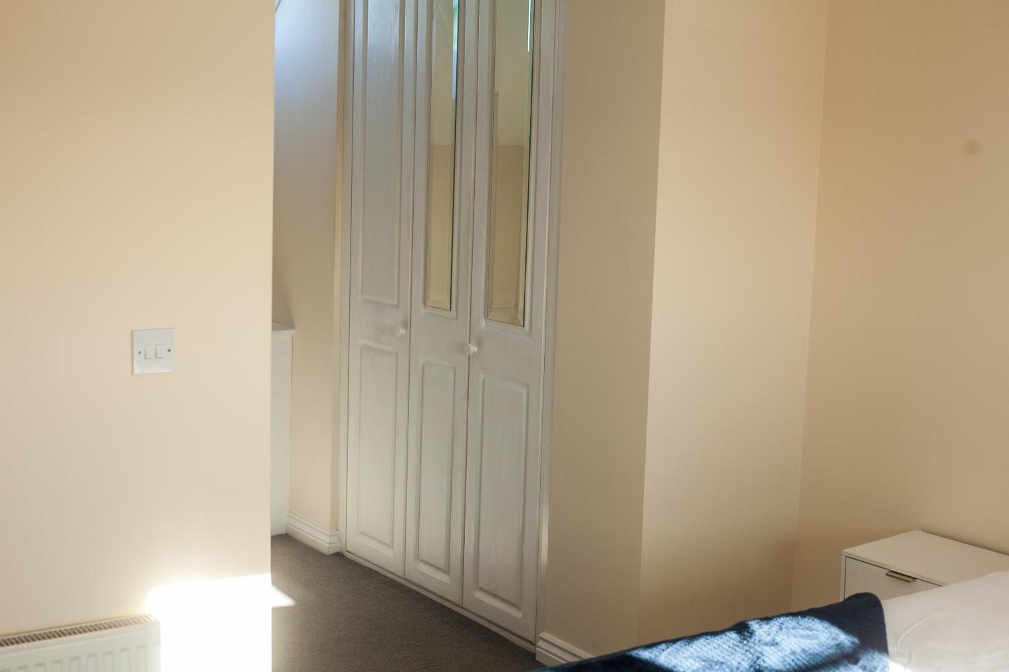 Avril Warwickshire Home Stay Nuneaton Ngoại thất bức ảnh