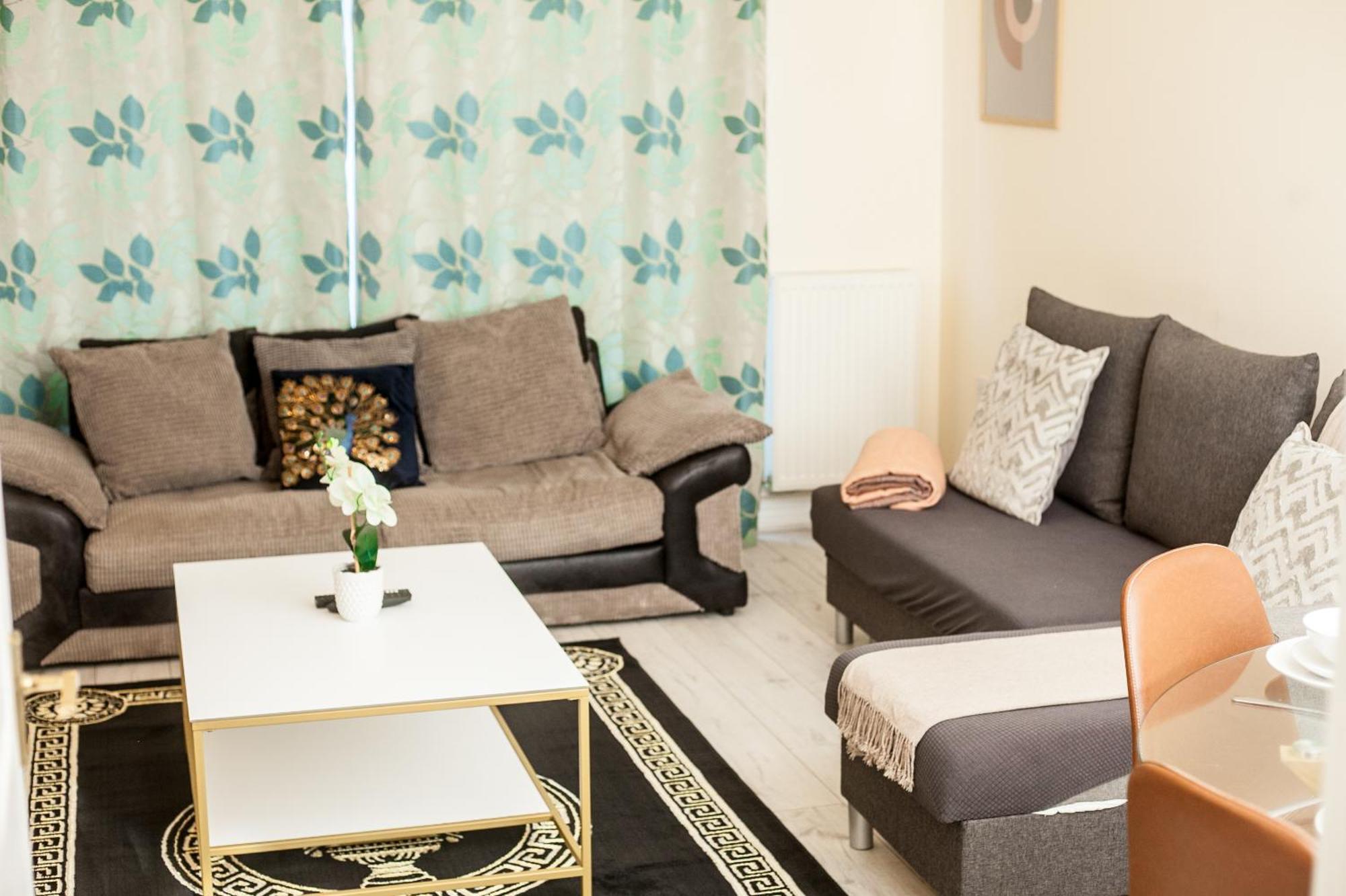 Avril Warwickshire Home Stay Nuneaton Ngoại thất bức ảnh