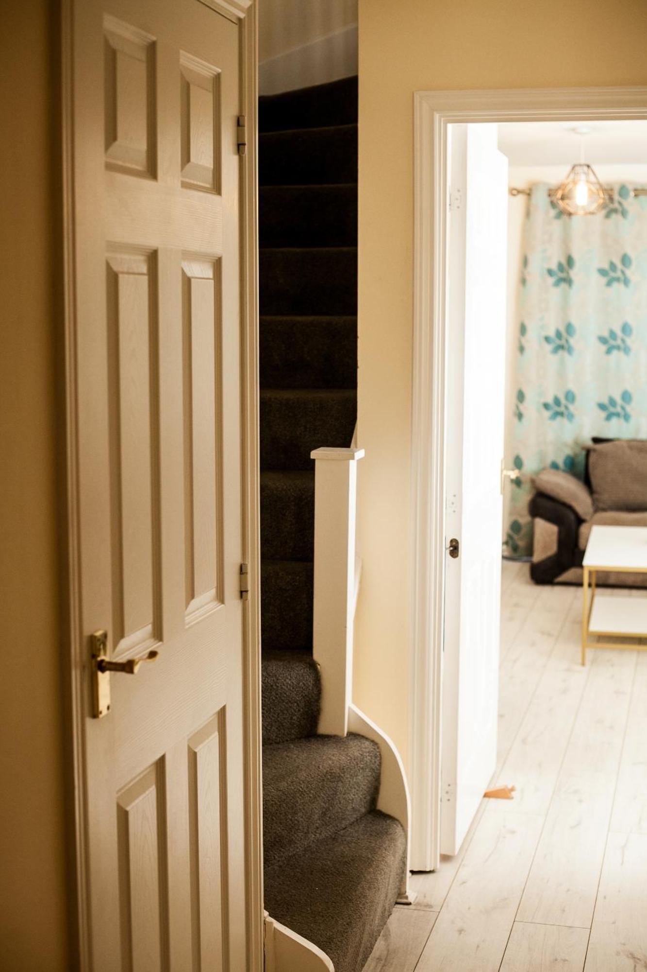 Avril Warwickshire Home Stay Nuneaton Ngoại thất bức ảnh