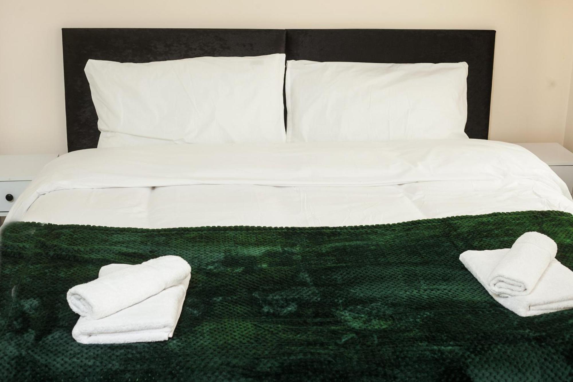 Avril Warwickshire Home Stay Nuneaton Ngoại thất bức ảnh