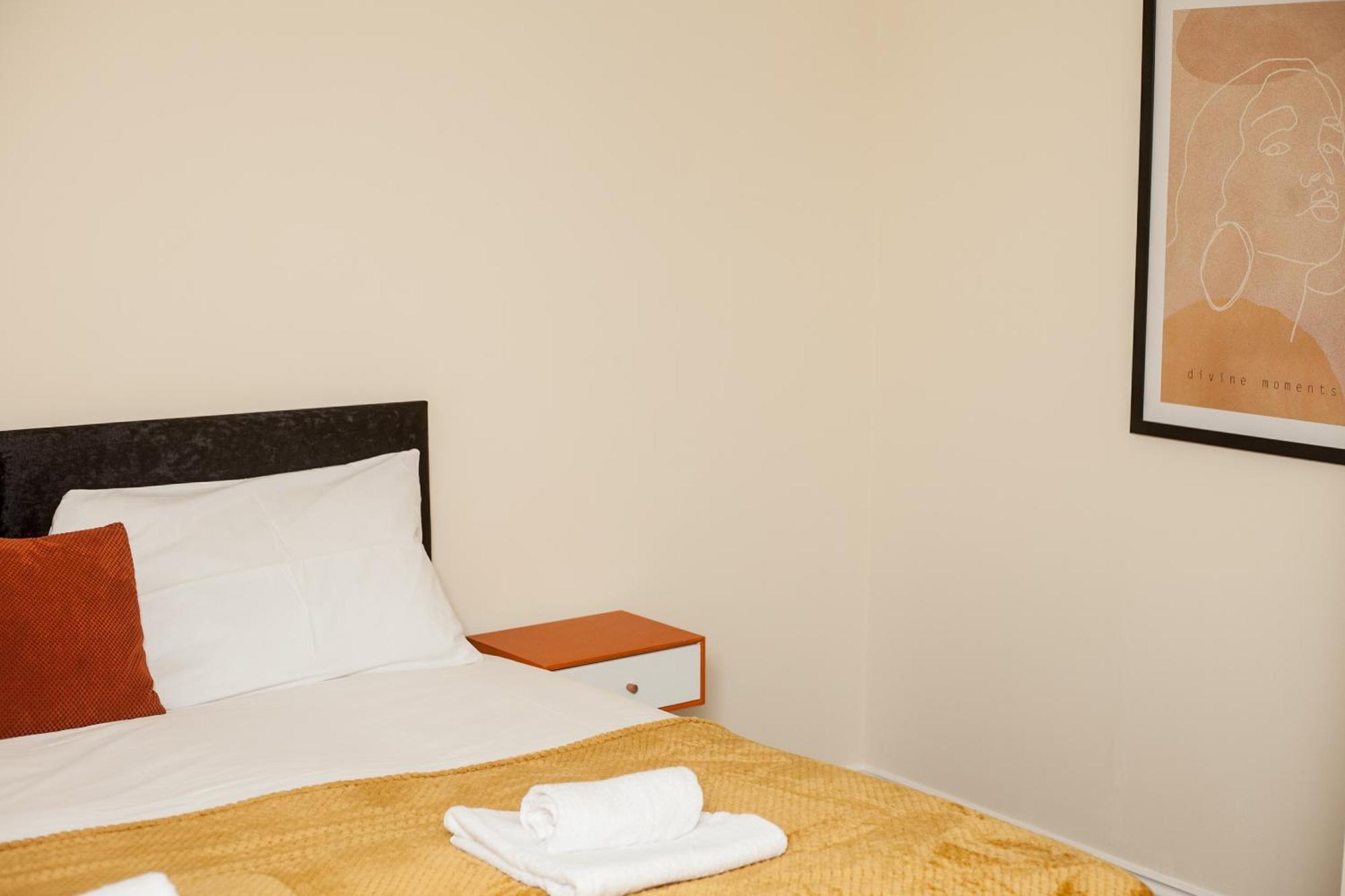 Avril Warwickshire Home Stay Nuneaton Ngoại thất bức ảnh