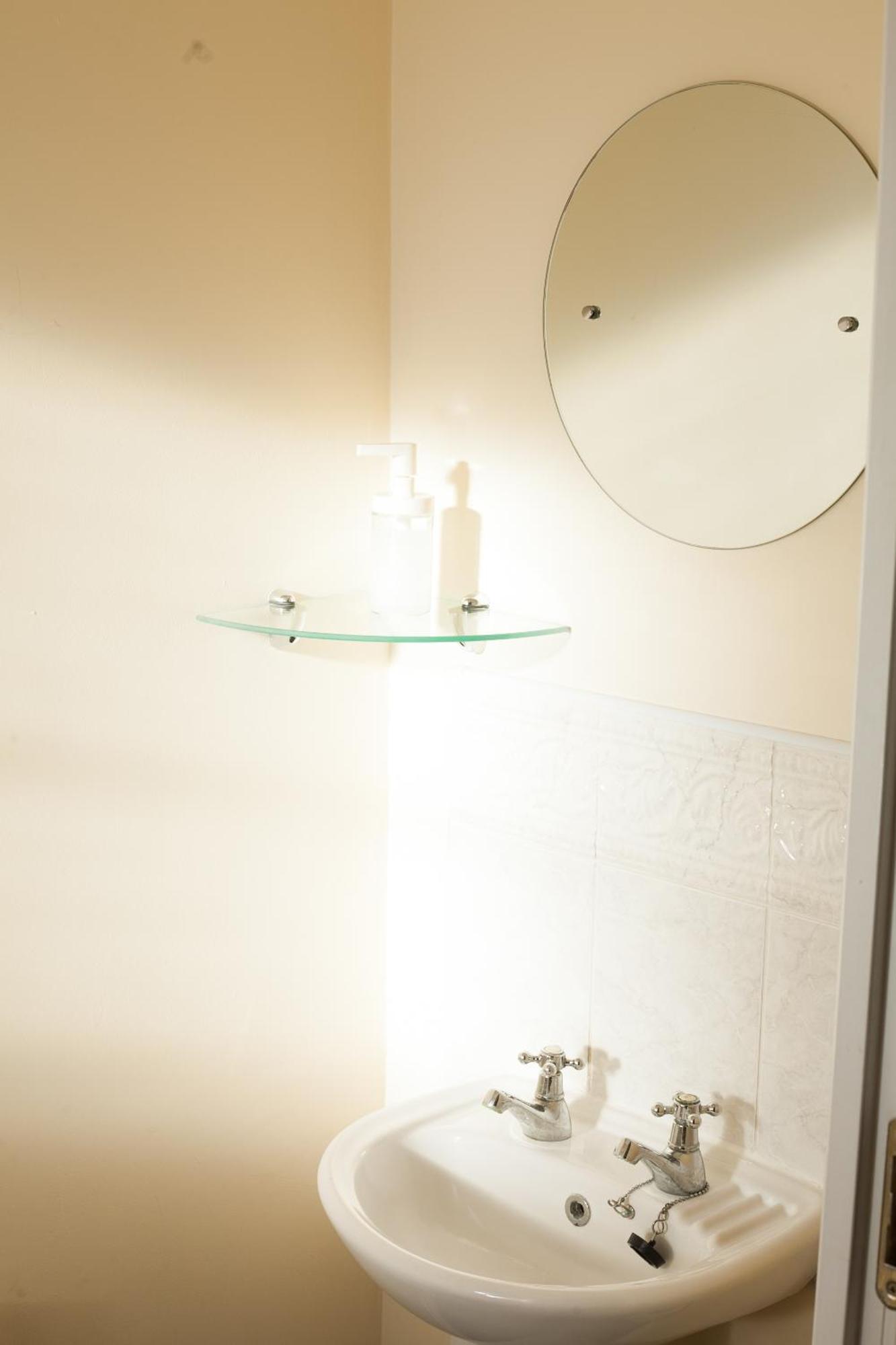 Avril Warwickshire Home Stay Nuneaton Ngoại thất bức ảnh