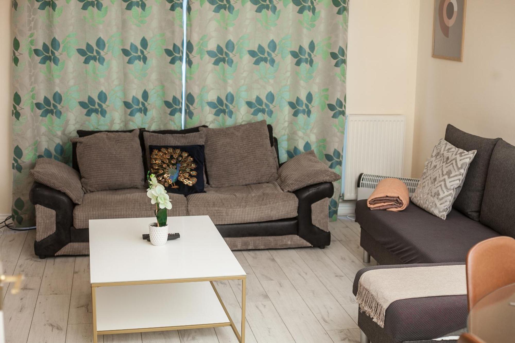 Avril Warwickshire Home Stay Nuneaton Ngoại thất bức ảnh