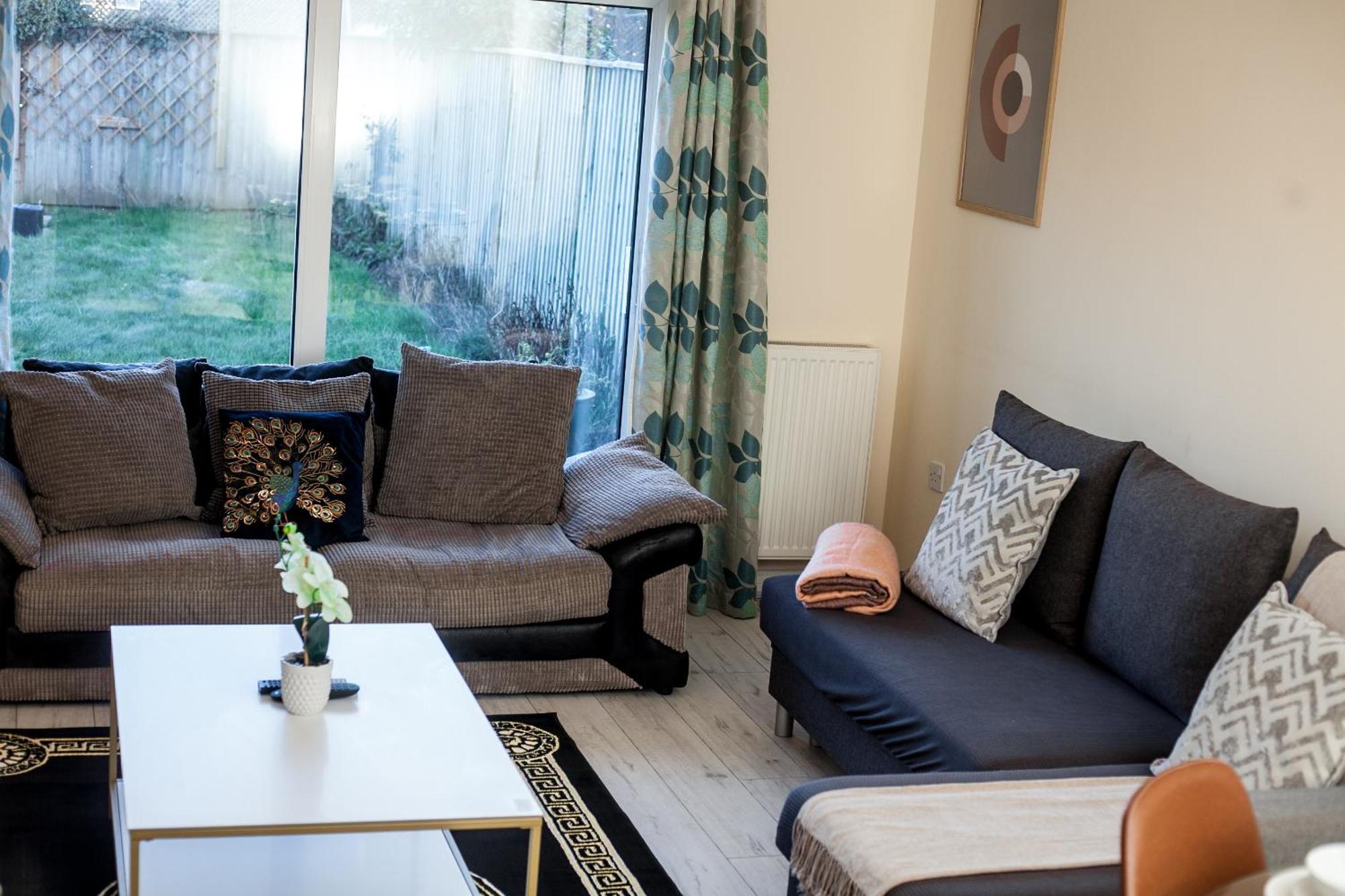 Avril Warwickshire Home Stay Nuneaton Ngoại thất bức ảnh